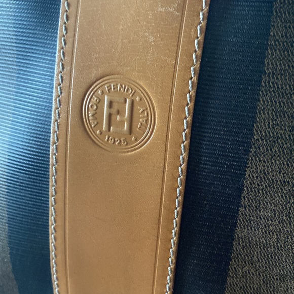 Beautiful vintage Fendi Crossbody - Picture 6 of 13